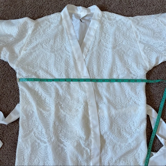 Walkin on Air Lace & Satin Bridal Robe - Picture 7 of 8